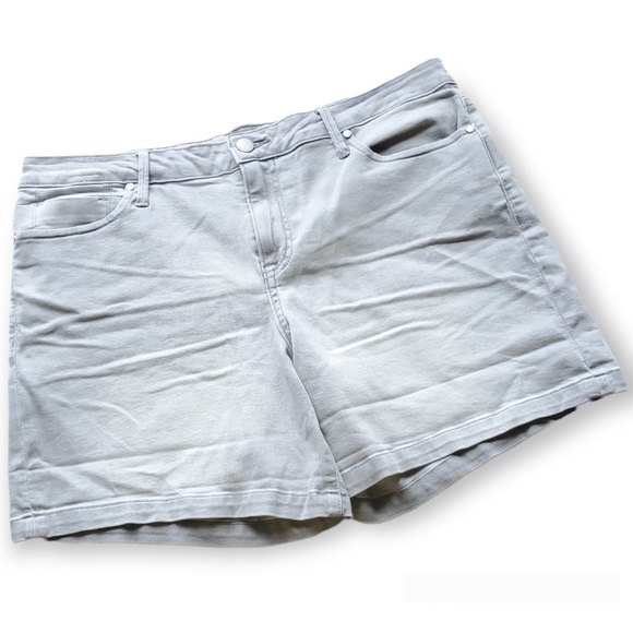 𝅺Calvin Klein Jeans size w31 light grey denim jean shorts - Picture 1 of 11